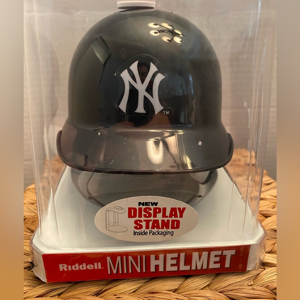 New York NY Yankees Riddell Mini Baseball Helmet MLB New in Box